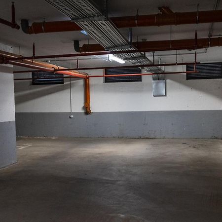 סובוטיקה Black & White Apartment מראה חיצוני תמונה