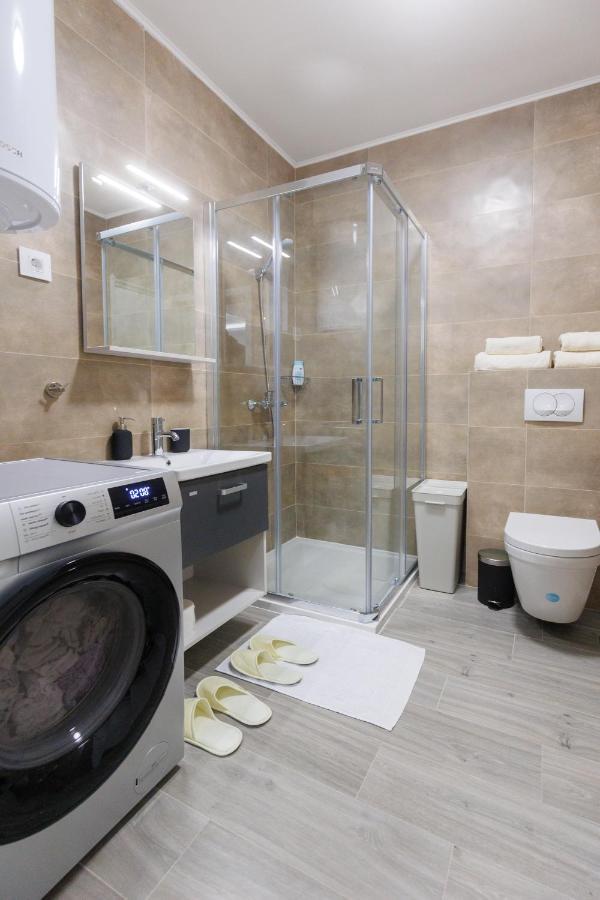 סובוטיקה Black & White Apartment מראה חיצוני תמונה