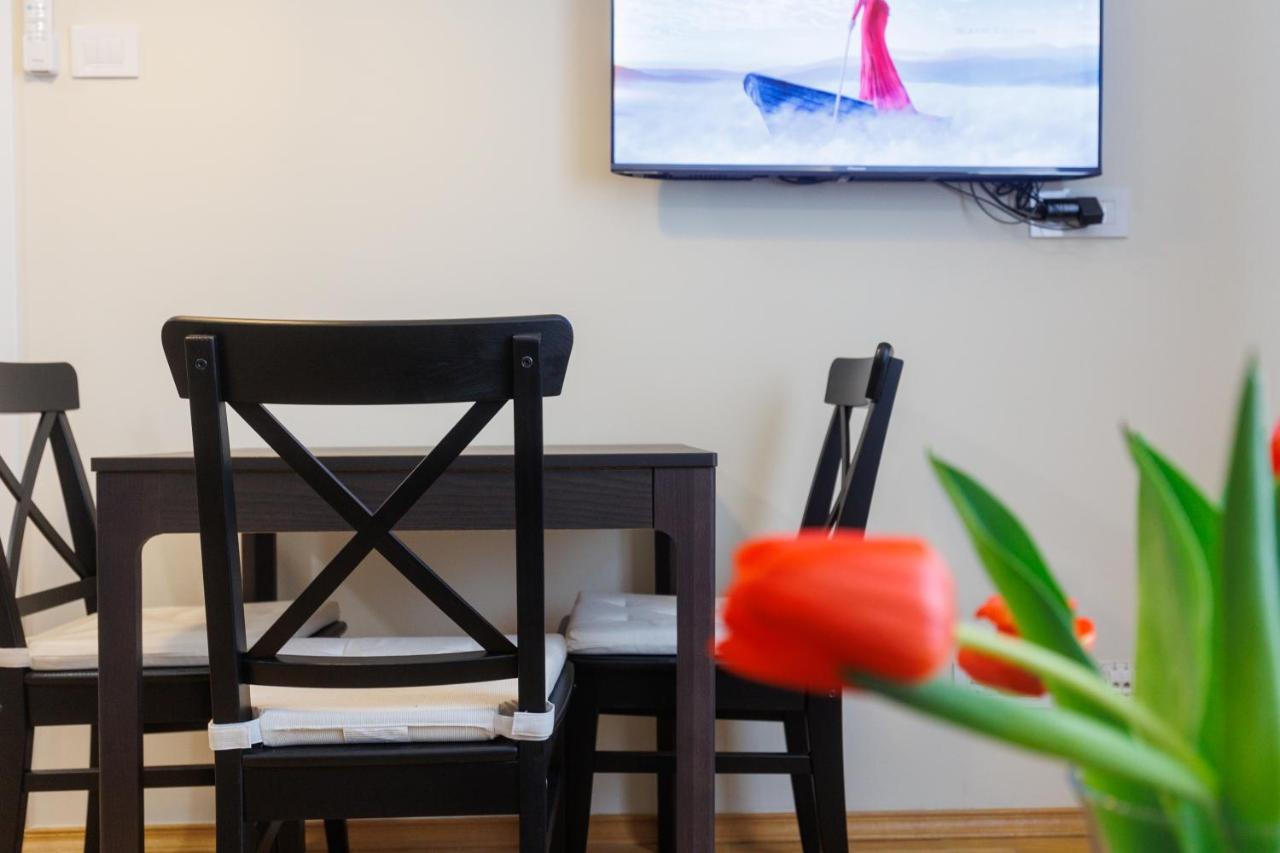 סובוטיקה Black & White Apartment מראה חיצוני תמונה