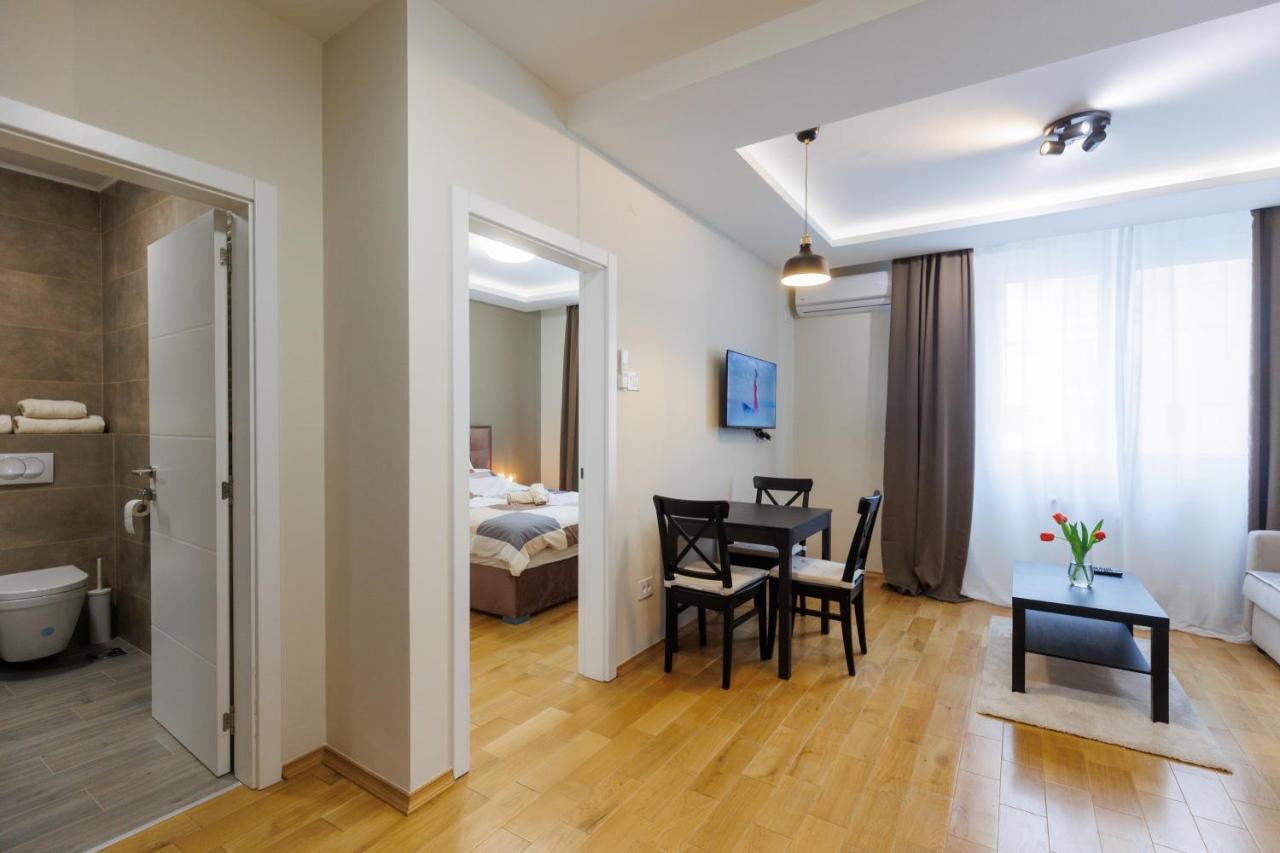 סובוטיקה Black & White Apartment מראה חיצוני תמונה