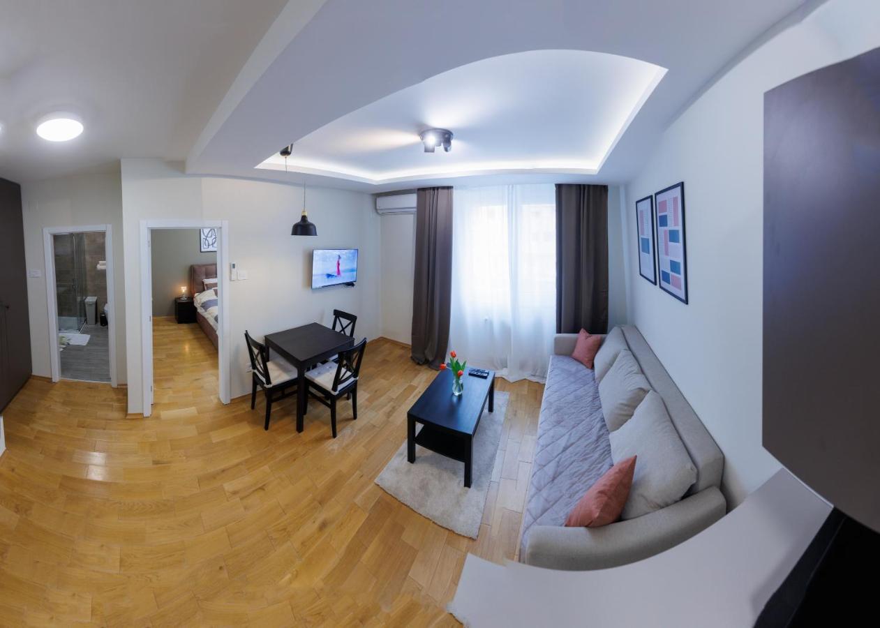 סובוטיקה Black & White Apartment מראה חיצוני תמונה