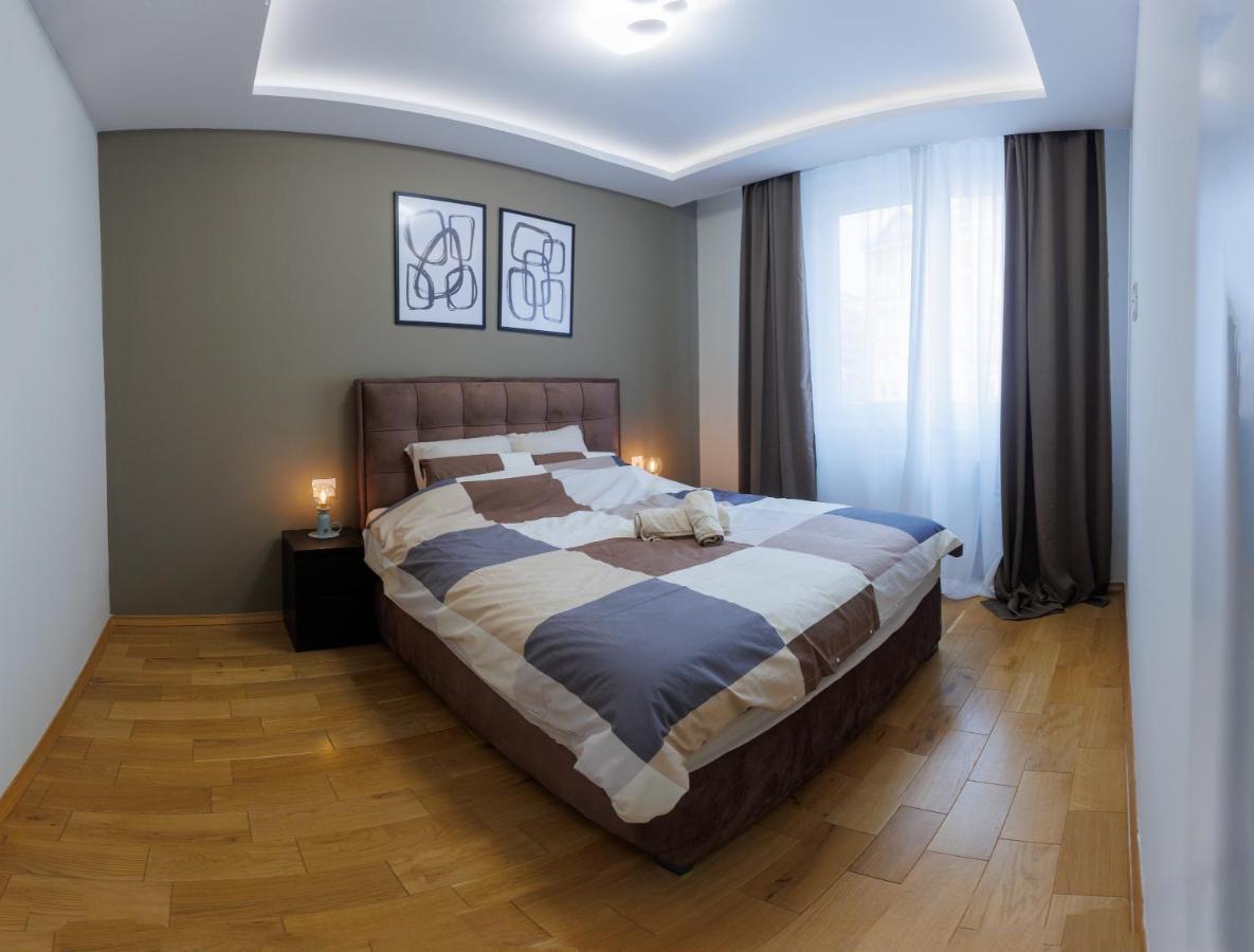 סובוטיקה Black & White Apartment מראה חיצוני תמונה