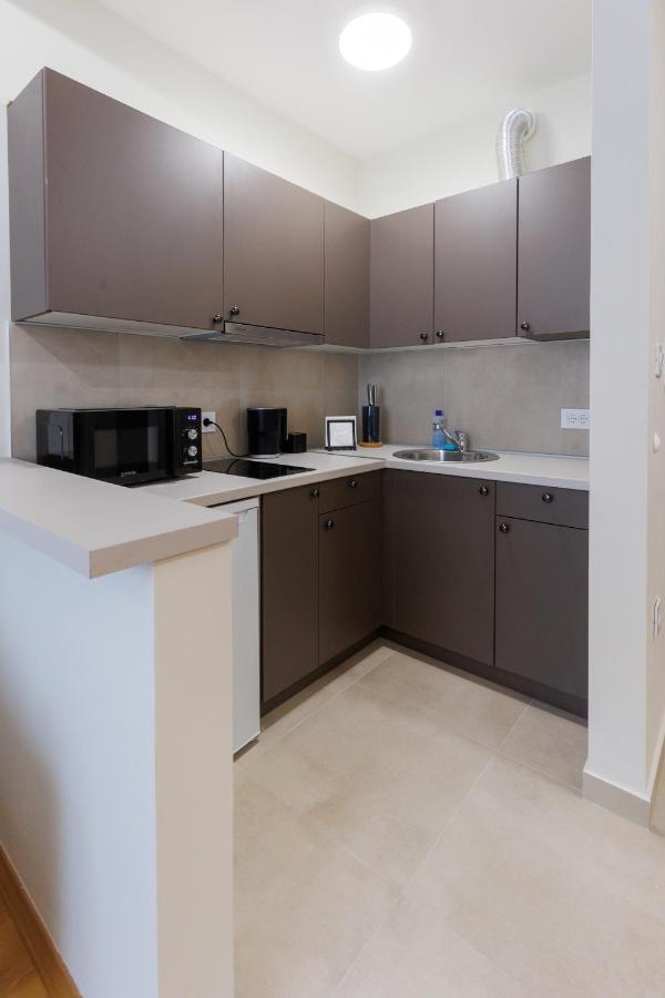 סובוטיקה Black & White Apartment מראה חיצוני תמונה