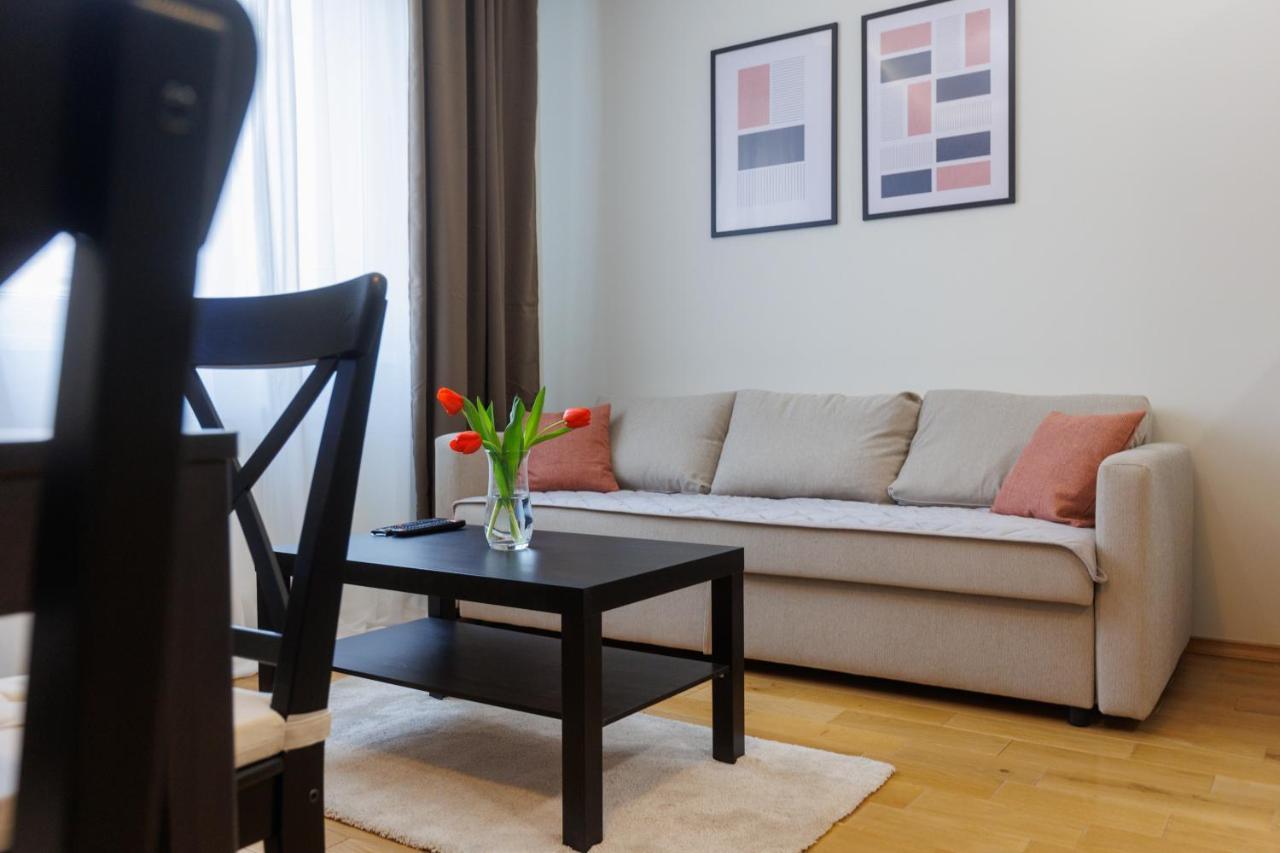 סובוטיקה Black & White Apartment מראה חיצוני תמונה