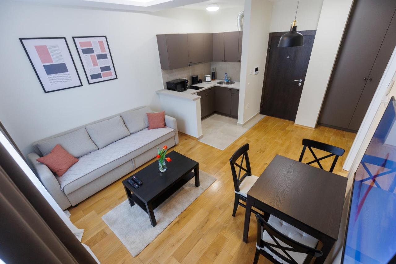 סובוטיקה Black & White Apartment מראה חיצוני תמונה