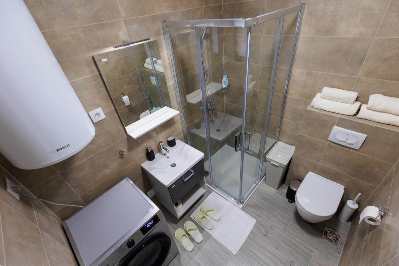 סובוטיקה Black & White Apartment מראה חיצוני תמונה