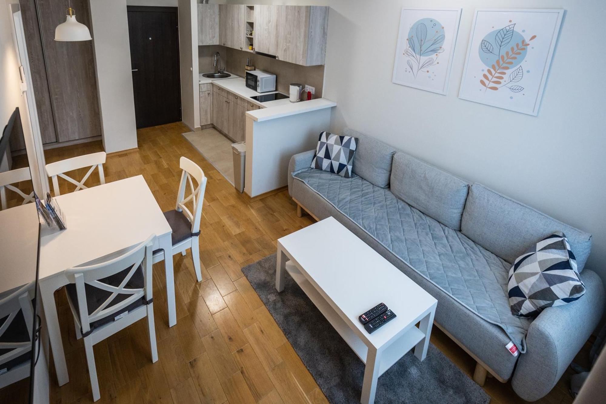 סובוטיקה Black & White Apartment מראה חיצוני תמונה